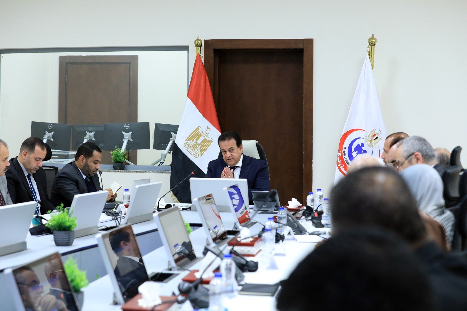 وزير الصحة يجتمع بقيادات الوزارة لمتابعة سير العمل بمختلف الملفات