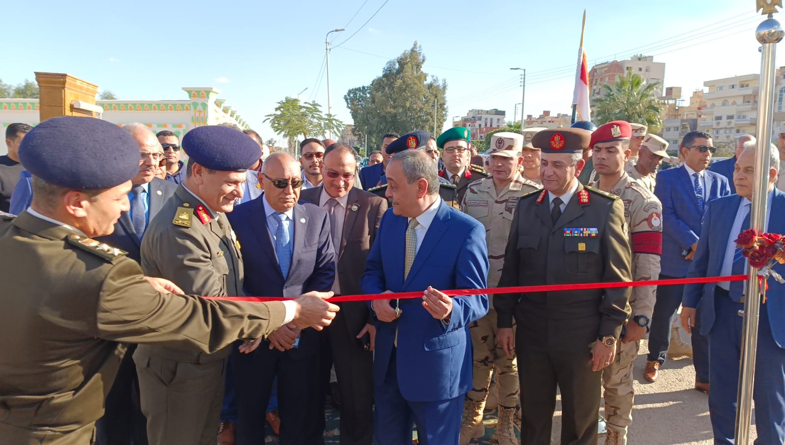 محافظ الإسماعيلية يفتتح أعمال تطوير سور الطريق الدائري