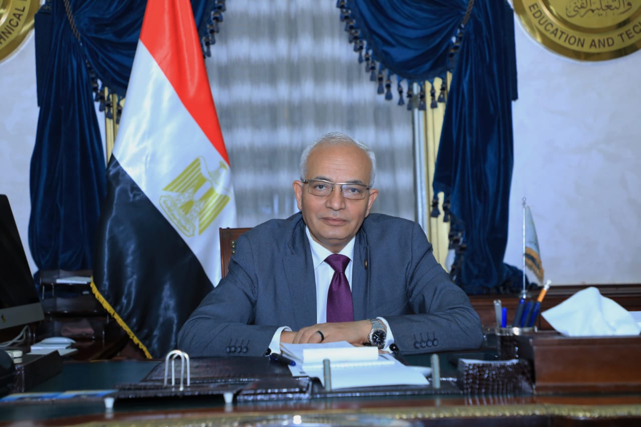 "حجازي" و"عاشور" يقدمان التهنئة للبابا تواضروس بمناسبة عيد الميلاد