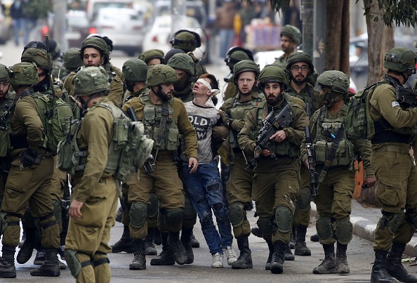 الاحتلال الصهيوني يعتقل 40 فلسطينيا من الضفة الغربية