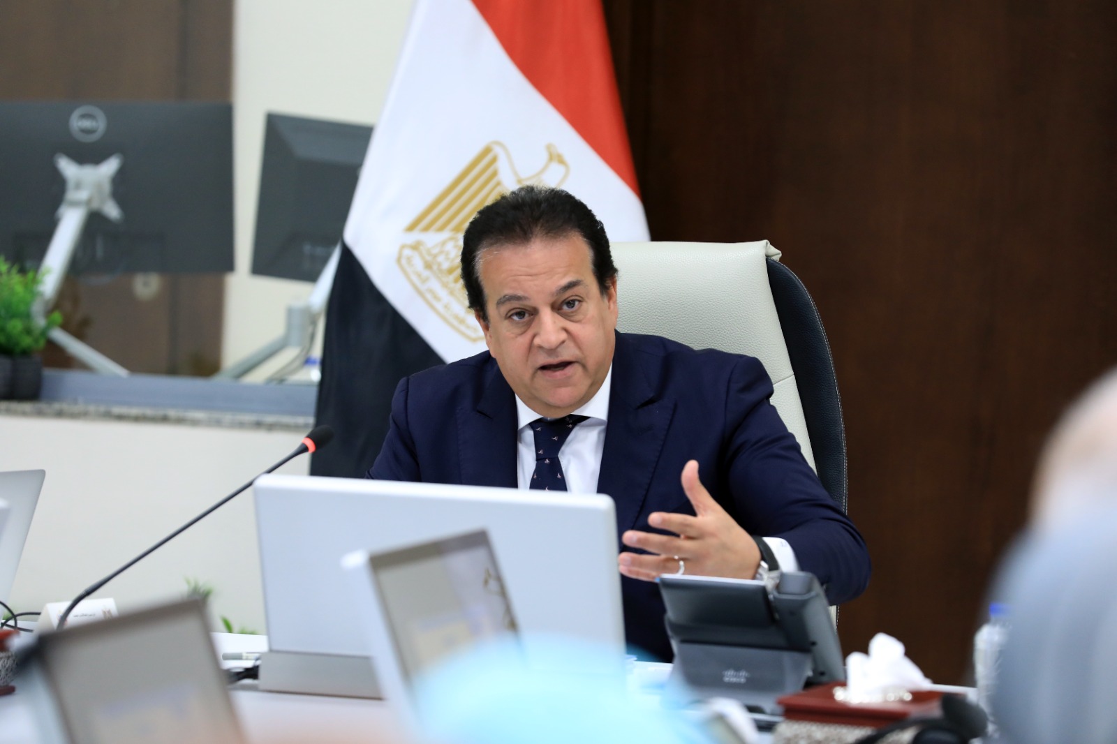 وزير الصحة يجتمع بقيادات الوزارة لمتابعة سير العمل بمختلف الملفات