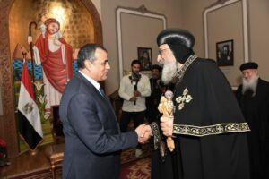 وزير الإنتاج الحربي يهنيء "البابا تواضروس الثاني" بعيد الميلاد المجيد