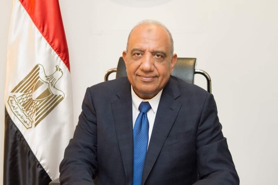 وزير قطاع الأعمال يهنئ البابا تواضروس بعيد الميلاد