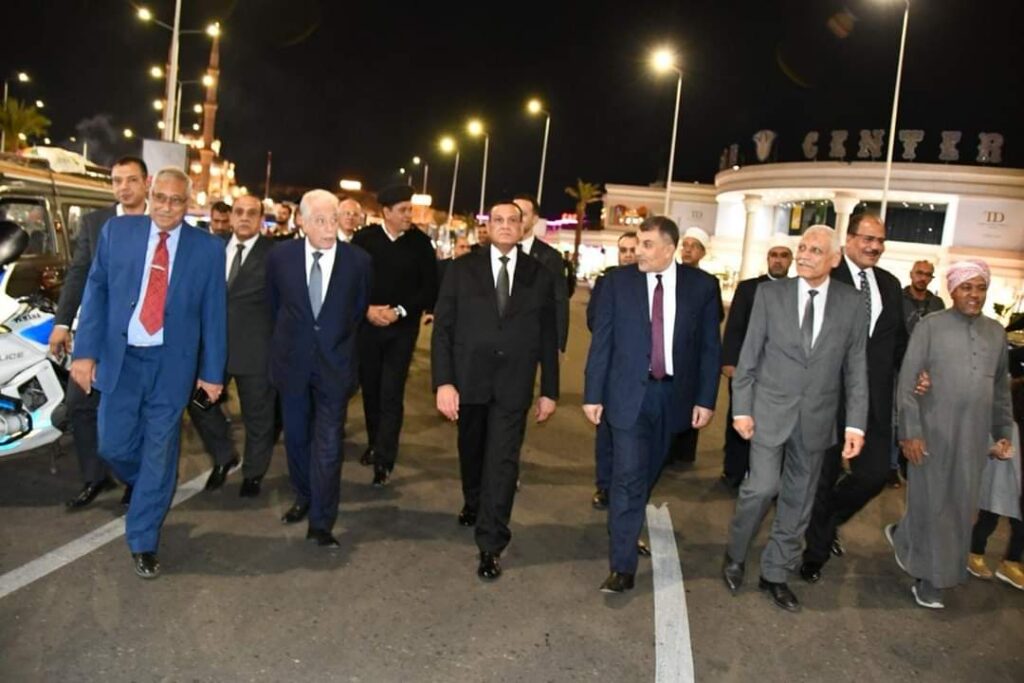 وزير التنمية المحلية ومحافظ جنوب سيناء يتفقدا السوق التجارى القديم بشرم الشيخ