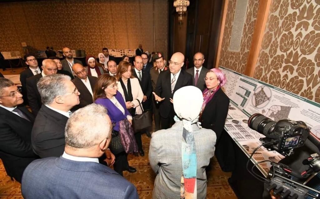 وزيرا الإسكان والبيئة يفتتحان معرض المشروعات المقدمة لمسابقة تصميم "الإسكان الأخضر"