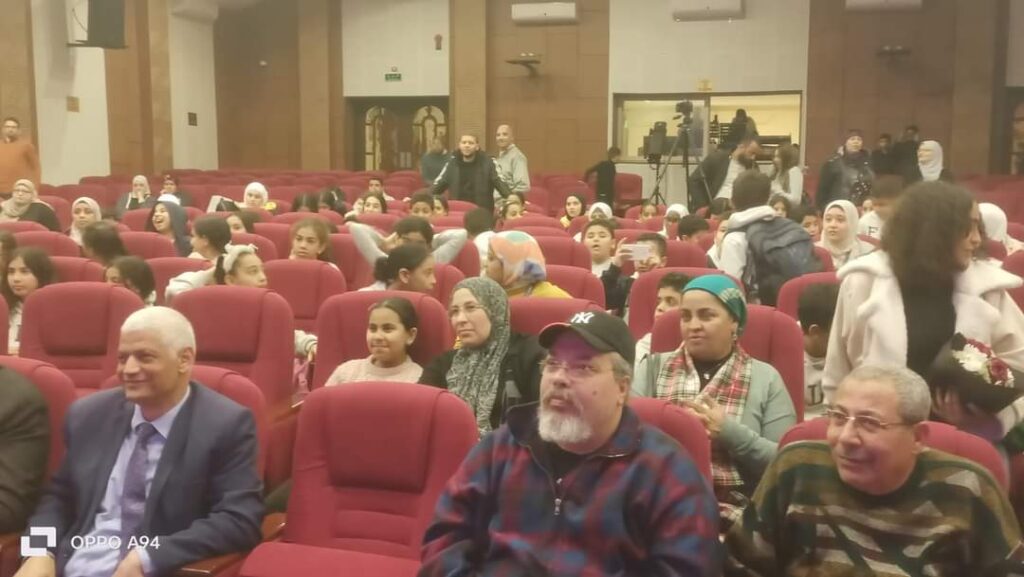 رئيس هيئة قصور الثقافة يشهد العرض المسرحي «سر حياتي» بالسامر ضمن «مسرحة المناهج»