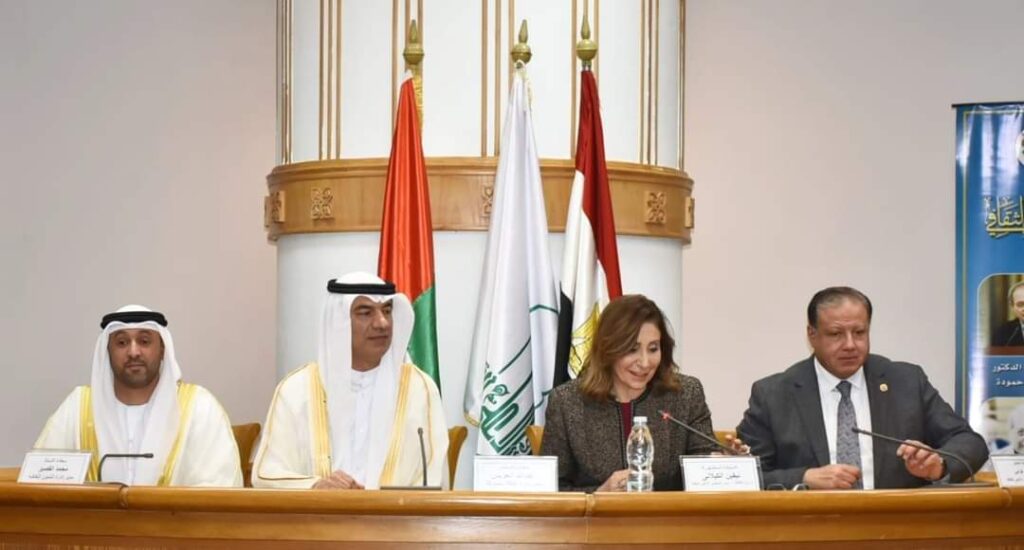 وزيرة الثقافة تُكرم الفائزين بملتقى الشارقة الثقافي تقديرًا لعطائهم الفكري الُمتميز