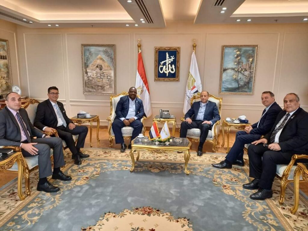 وزير الطيران المدني يلتقى بمدير عام المجلس الدولي للمطارات والأمين العام للمجلس ورئيس مجلس المطارات الإفريقي