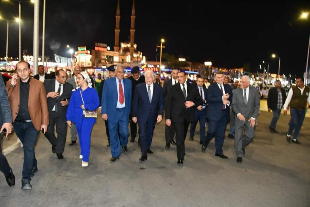 وزير التنمية المحلية ومحافظ جنوب سيناء يتفقدا السوق التجارى القديم بشرم الشيخ