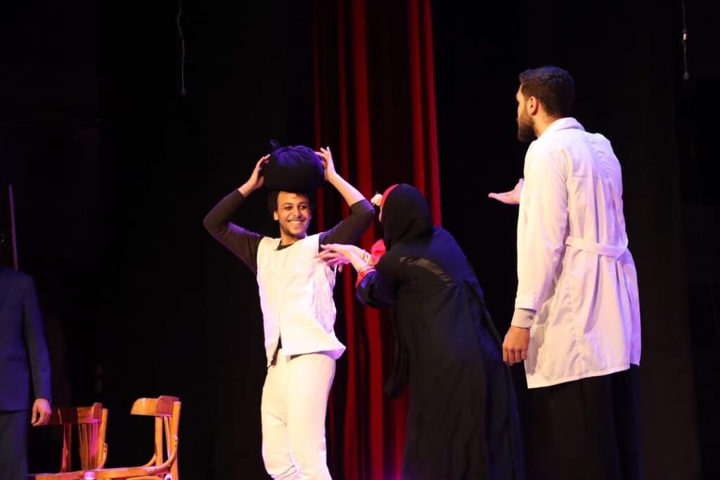 "أسطورة من الزمن البعيد" يفتتح عروض نوادي المسرح بالغربية