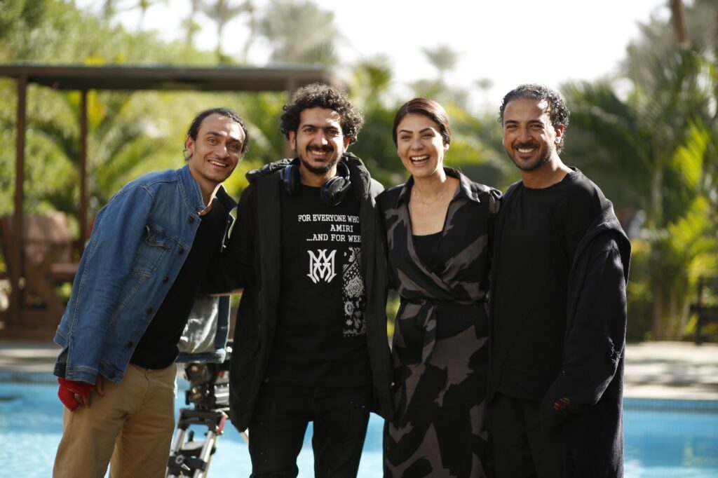 بالصور.. "انتهاء تصوير فيلم المرايا"