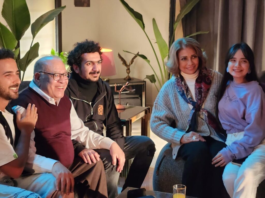 بالصور.. "انتهاء تصوير فيلم المرايا"