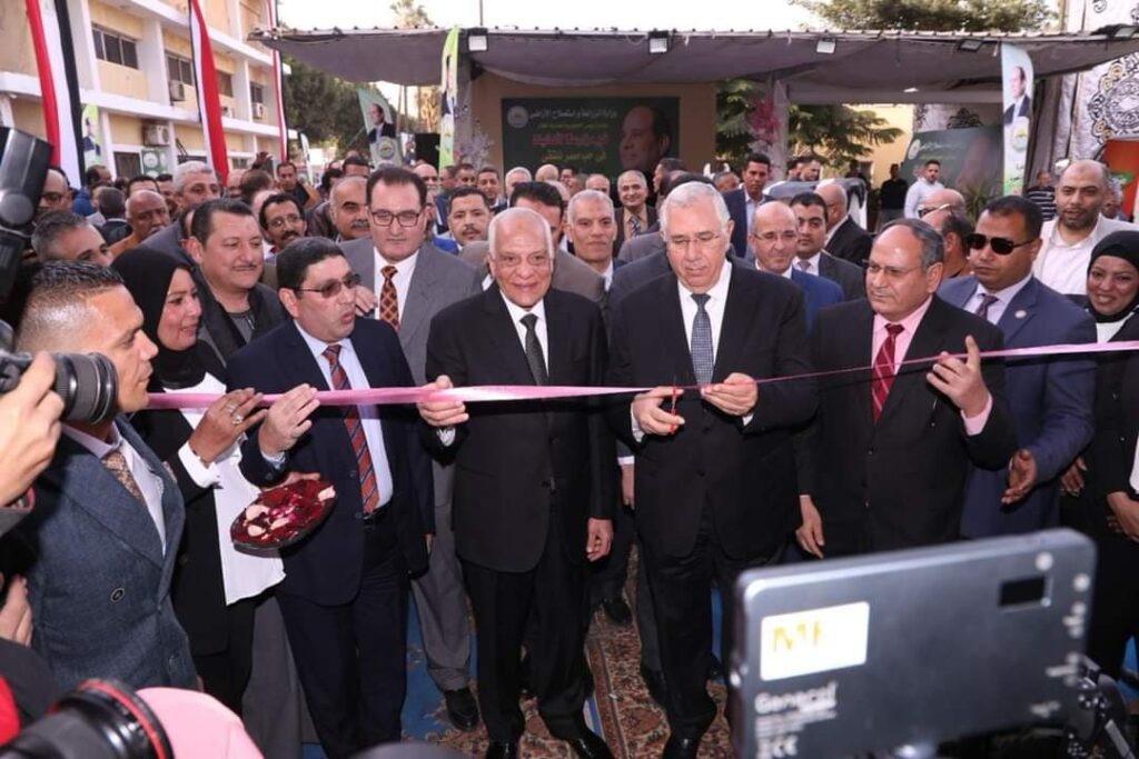 وزير الزراعة يفتتح معرض خير مزارعنا لاهالينا للسلع والمنتجات الغذائية ومستلزمات رمضان