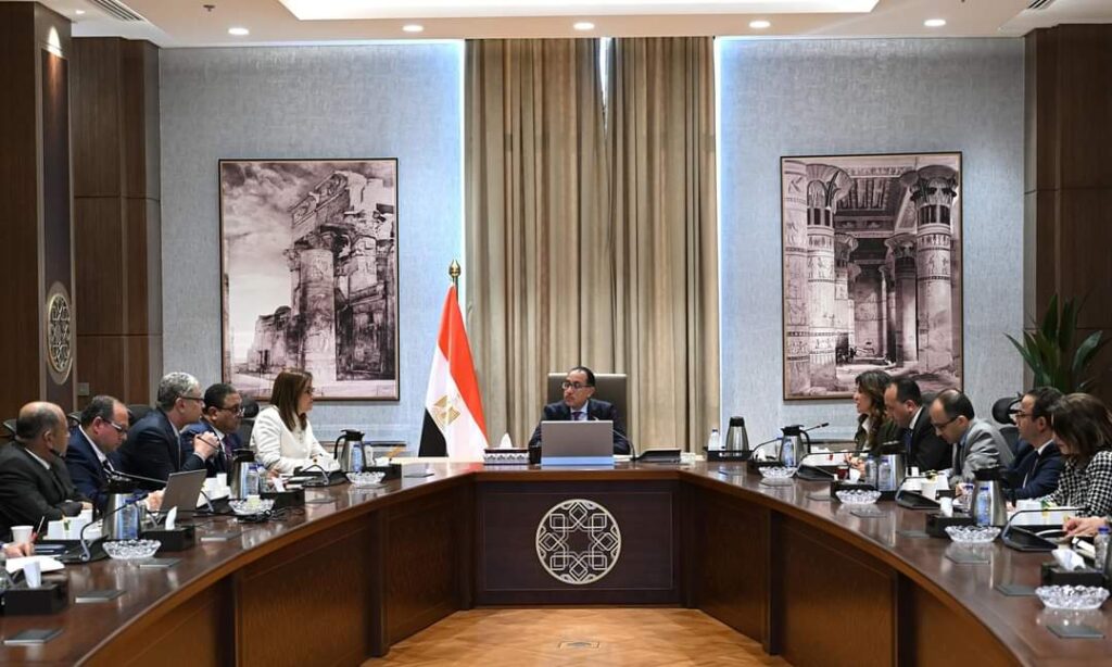 رئيس الوزراء يتابع تصورات الموازنة التقديرية للمرحلة الثانية من المبادرة الرئاسية "حياة كريمة"