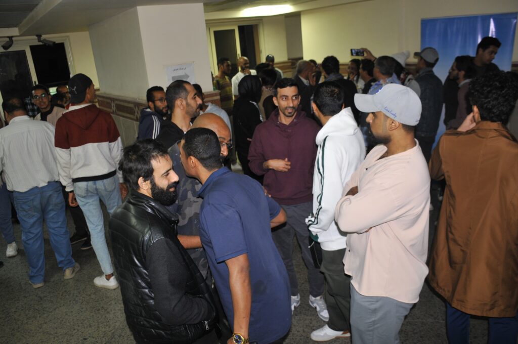 إقبال جماهيري على قصر ثقافة قنا