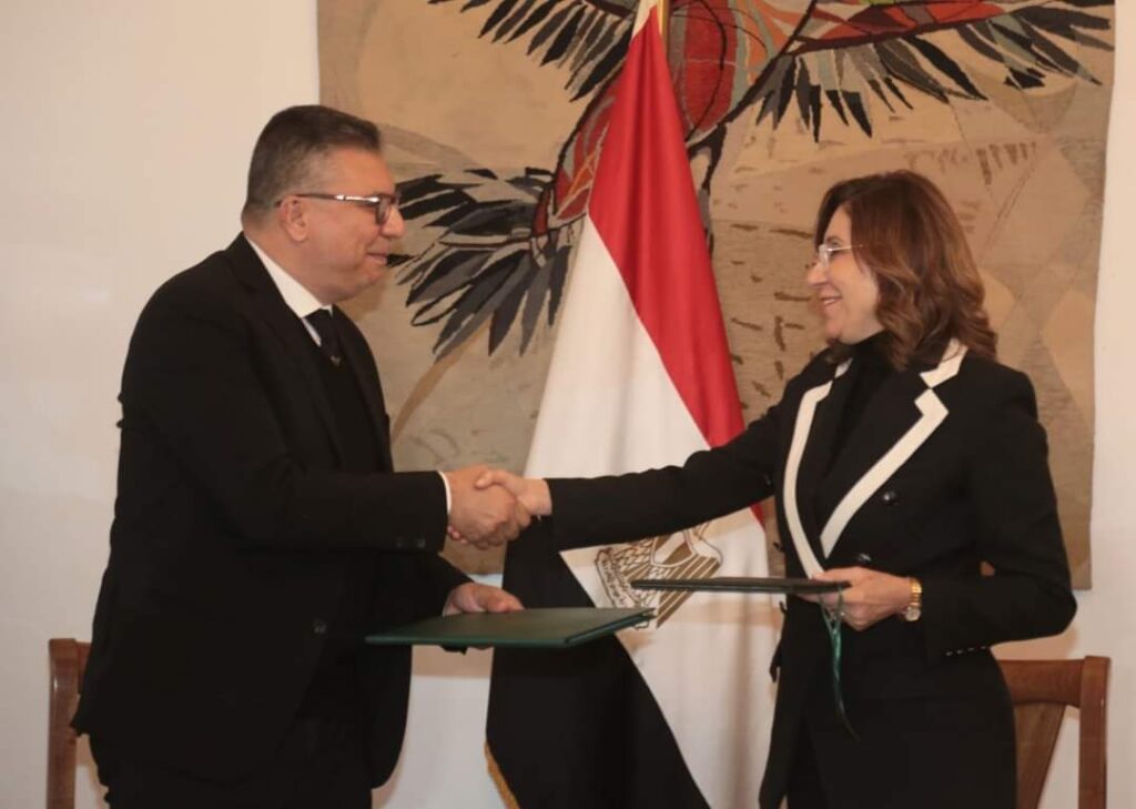 وزيرة الثقافة توقع بروتوكول تعاون مع "إذاعات وتليفزيونات دول منظمة التعاون الإسلامي" للترويج للمنتج الثقافي