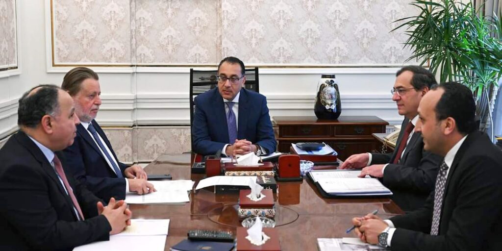 الحكومة تبدأ سداد مستحقات الشركاء الأجانب في المشروعات البترولية