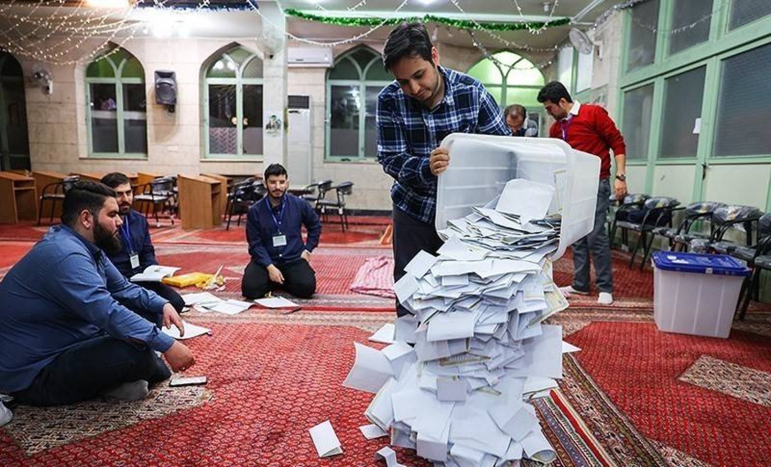 انتخابات إيران... جولة ثانية متوقعة في طهران وسط جدل «الأصوات الباطلة»