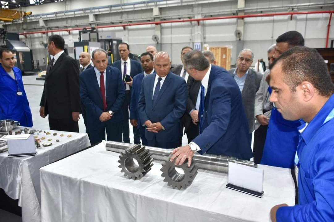 وزير النقل يتفقد ورش إيرماس المتخصصة في عمرة وصيانة جرارات السكك الحديدية