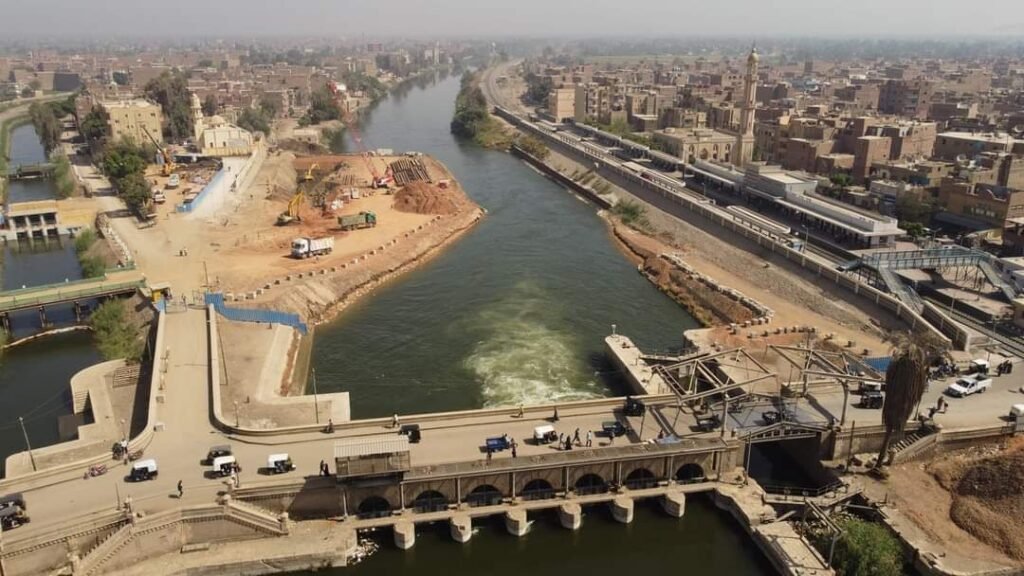 وزير الري يتابع الموقف التنفيذي لمشروع إنشاء قناطر ديروط الجديدة بنسبة تنفيذ ٤٩%