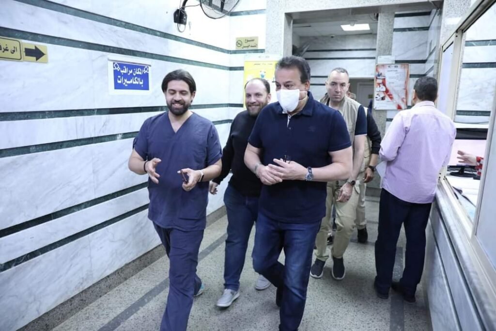 بالصور.. وزير الصحة يتفقد مستشفى ٦ أكتوبر بالدقي ويشيد بانضباط المنظومة