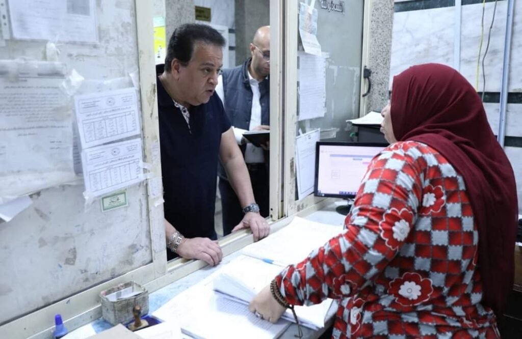 بالصور.. وزير الصحة يتفقد مستشفى ٦ أكتوبر بالدقي ويشيد بانضباط المنظومة