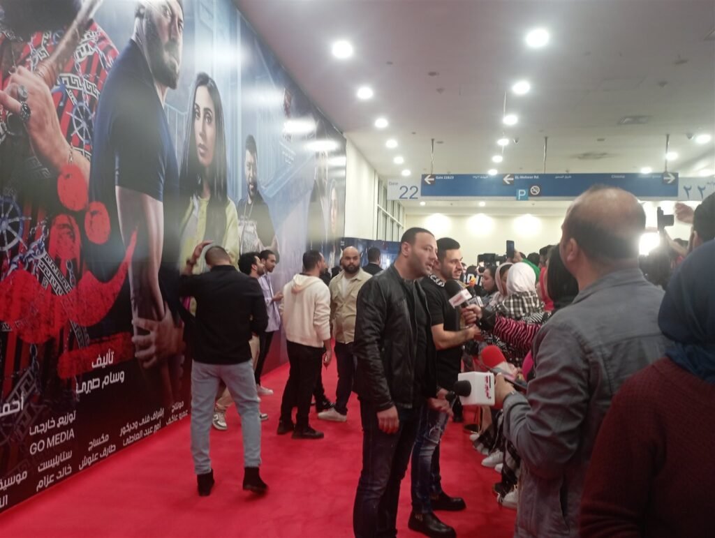 بالصور .. ازدحام شديد في عرض فيلم شقو