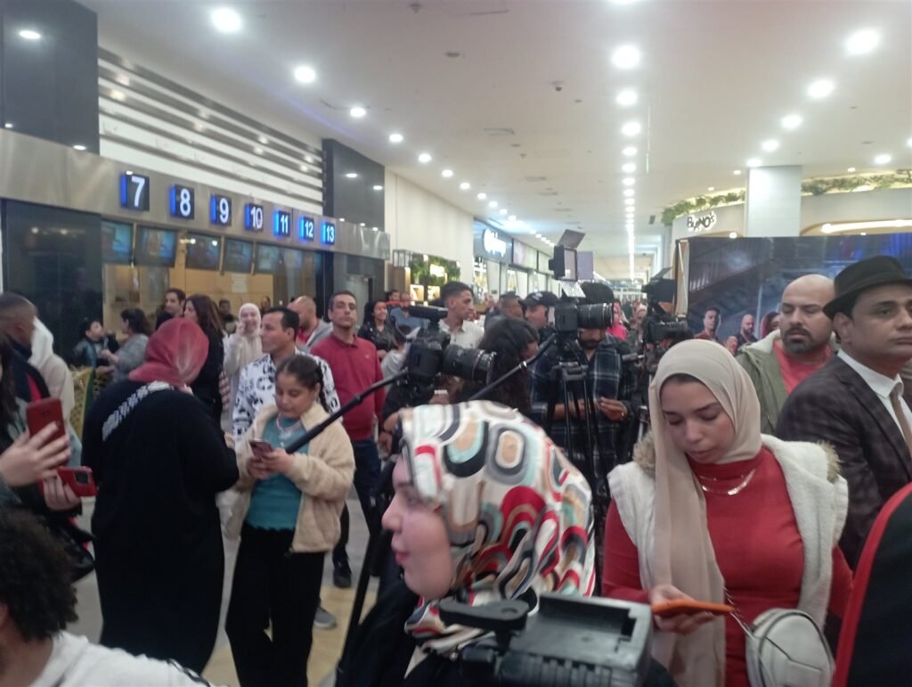 بالصور .. ازدحام شديد في عرض فيلم شقو