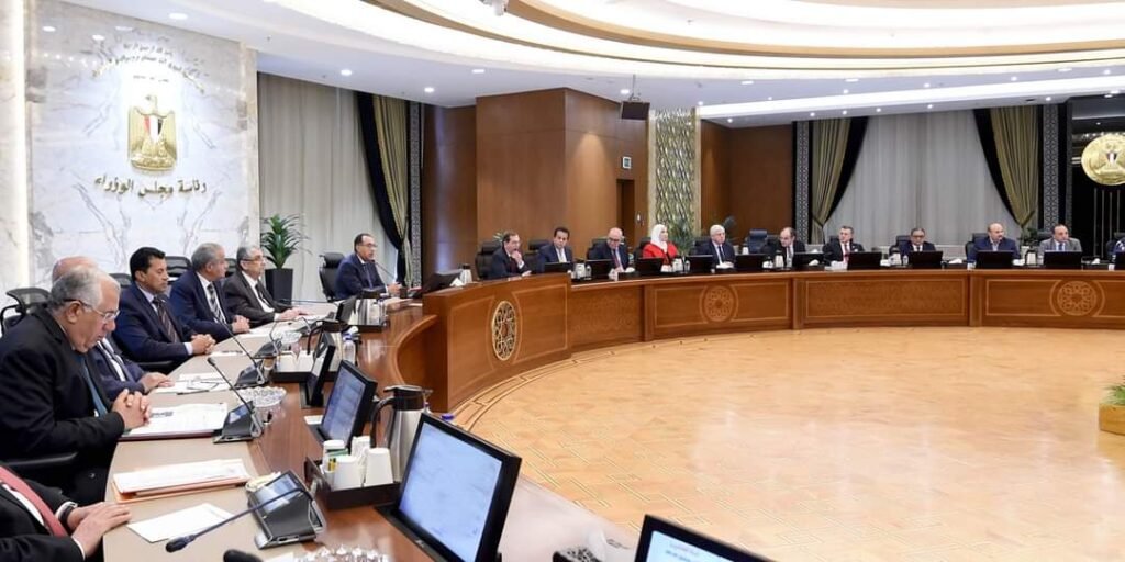مدبولى: نتابع بصورة دورية عبر فرق العمل والرصد انخفاض أسعار السلع المختلفة بالأسواق