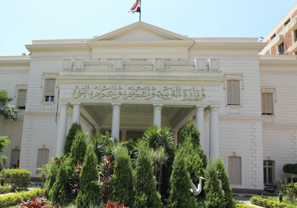 «التعليم» توجه طلاب المنازل بالثانوية العامة لتسجيل استمارة امتحانات 2024