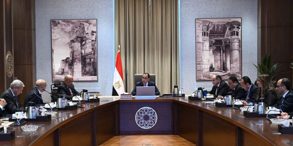 رئيس الوزراء يبحث مع مسئولي شركة "المنصور للسيارات" فرص تصنيع طرازات ومنتجات جديدة في مصر