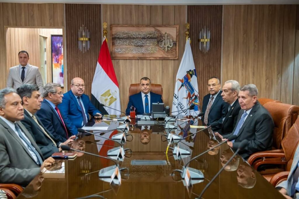 «وزير الدولة للإنتاج الحربي» يفتتح مركز إدارة الأزمات بالوزارة