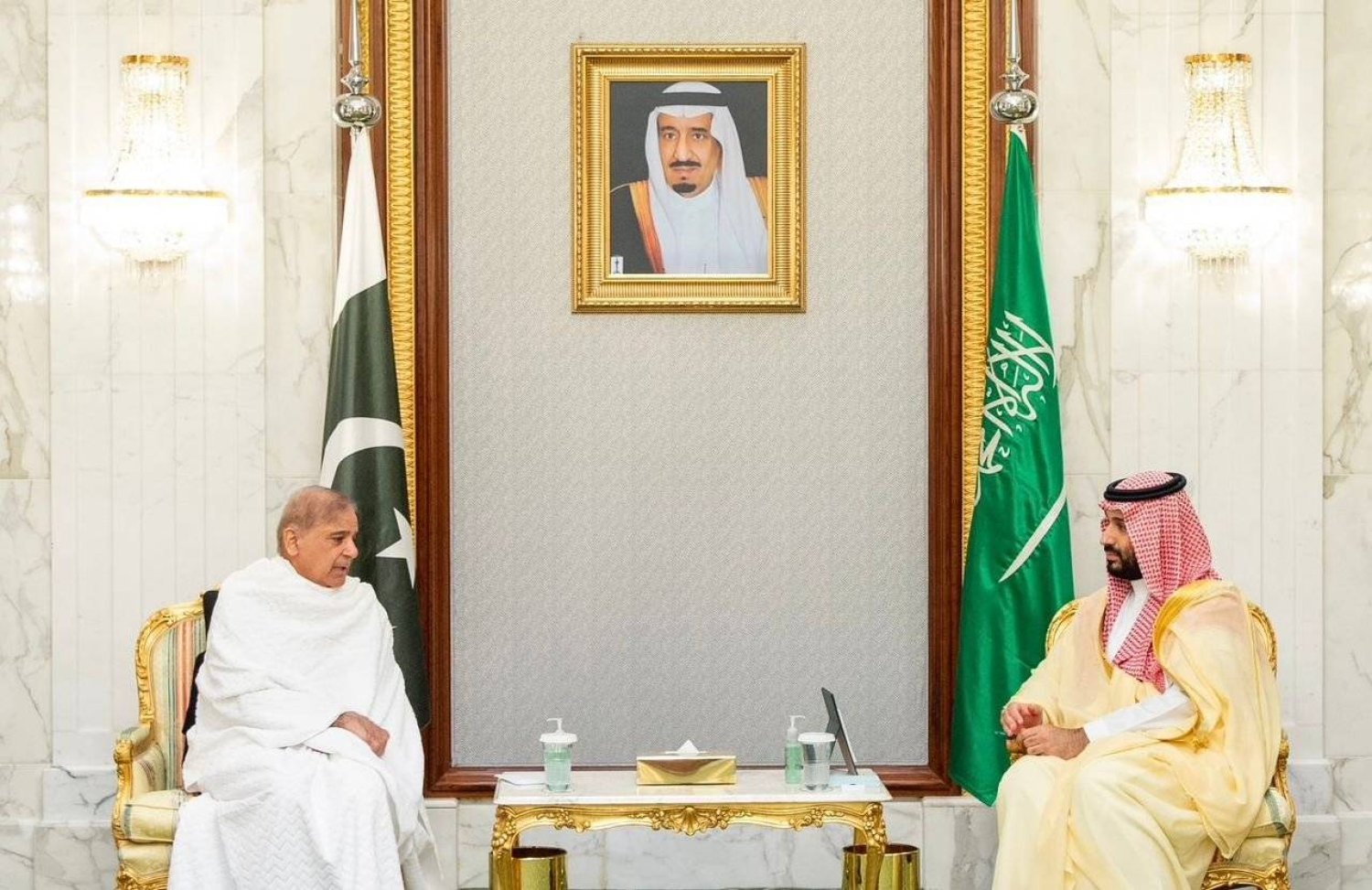 ولي العهد السعودي ورئيس وزراء باكستان يبحثان التطورات الإقليمية