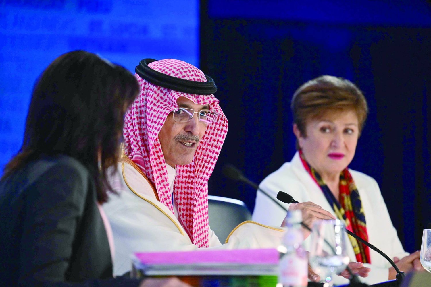 وزير المالية السعودي: أزمات العالم تؤثر على اقتصاده