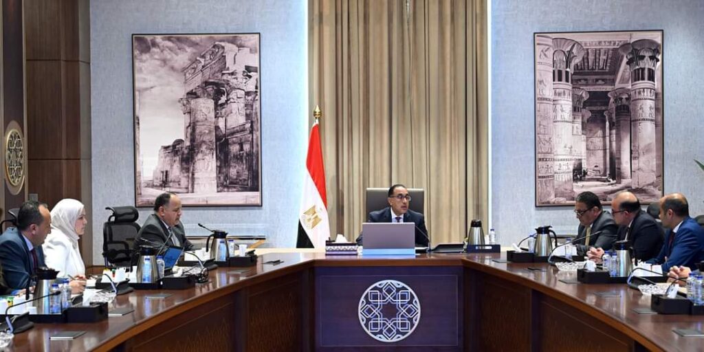 رئيس الوزراء يناقش سبل تنمية سوق الأوراق المالية
