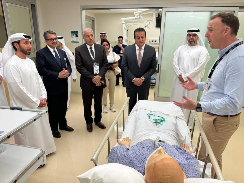 وزير الصحة يزور مستشفى «كليفلاند كلينك أبوظبي» ويشيد الخدمات الطبية المتطورة