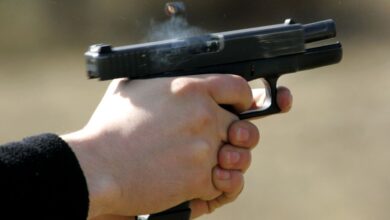 عقب خروجهم من الامتحانات .. طالب يصيب 4 أشخاص بطلقات نارية في قنا 