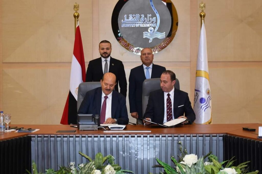 وزير النقل يشهد توقيع مذكرة إنشاء مشروع تخريد السفن بميناء دمياط