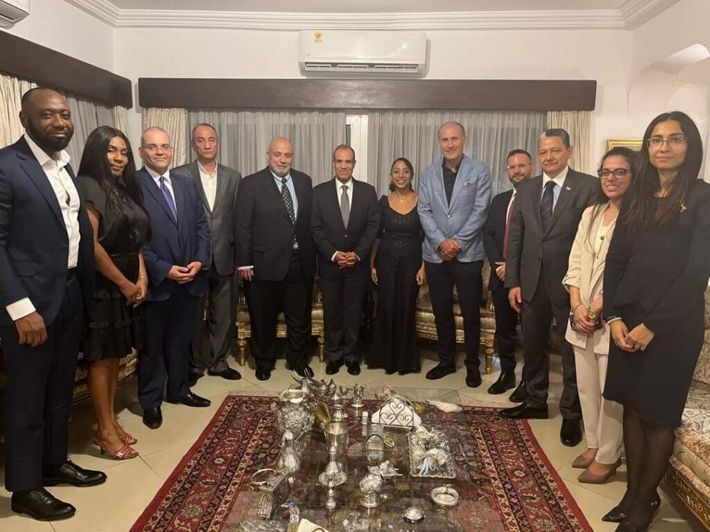 «وزير الخارجي» يلتقي مع كبار رجال الأعمال الغانيين خلال زيارته إلى أكرا