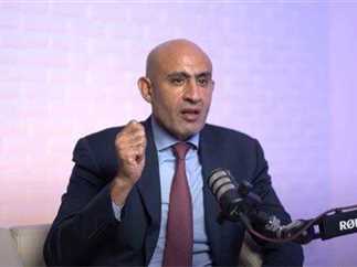 بدأ حياته بائع جرائد .. تعرف على محمد عبد اللطيف وزير التربية والتعليم الجديد