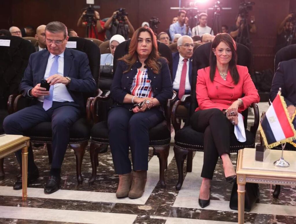 منال عوض تشارك في المؤتمر الخاص بالإعلان عن إطلاق أول سوق لإصدار وتداول شهادات خفض الكربون الطوعي