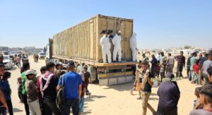 الشاحنة التي تحتوي على 80 جثة 
