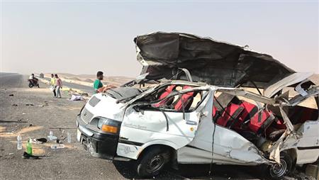 مصرع 5 أشخاص وإصابة 6 آخرين فى انقلاب سيارة ميكروباص بصحراوى المنيا