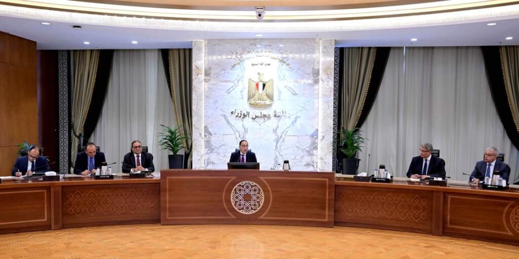 رئيس الوزراء يلتقي السفراء المنقولين لتولي رئاسة البعثات الدبلوماسية والقنصلية المصرية بالخارج
