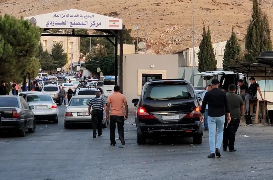 غارات إسرائيلية على محيط معبر المصنع تقطع الطريق الدولي الحدودي