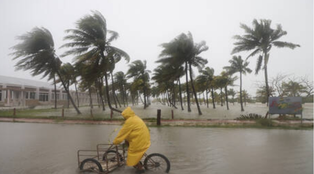 بايدن يدعو سكان ولاية فلوريدا على مغادرة المنطقة فوراً