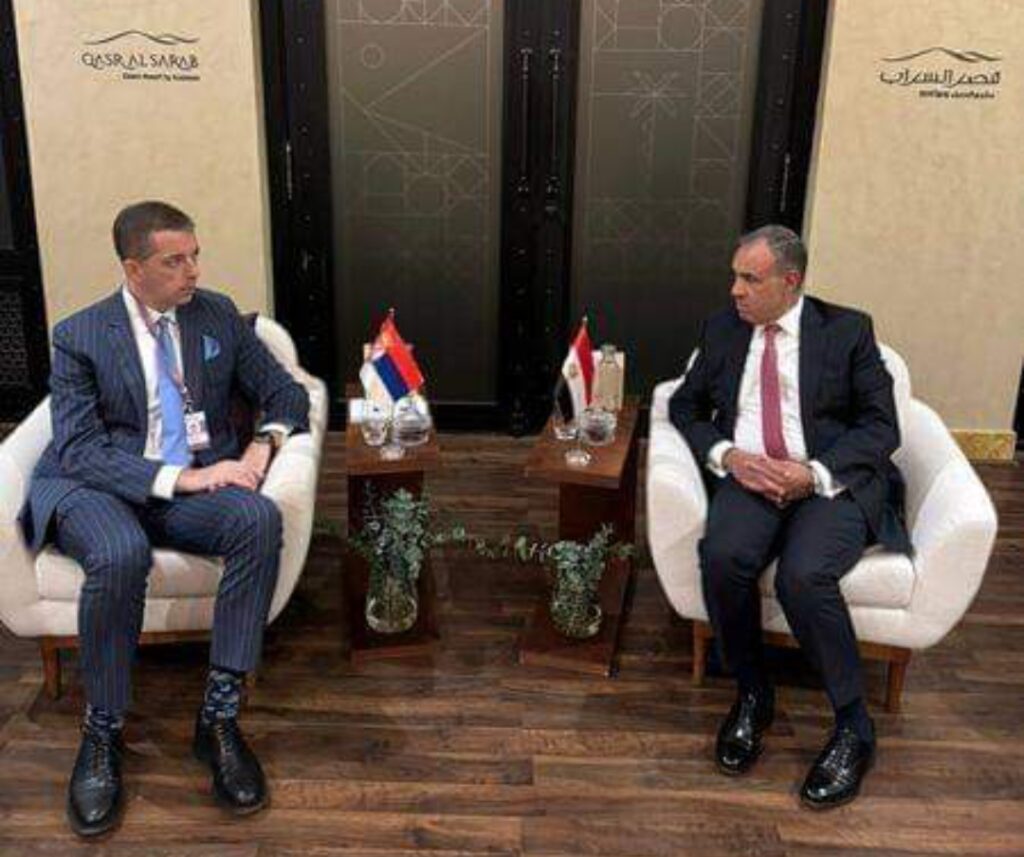 وزير الخارجية يلتقي على هامش منتدى صير بني ياس مع وزير خارجية صربيا