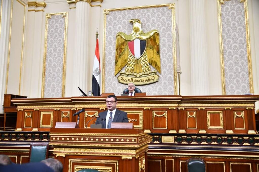 الشربيني يستعرض جهود الوزارة للارتقاء بمستوى خدمات مياه الشرب والصرف الصحى