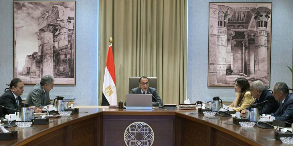 مدبولي يبحث جهود النهوض بقطاع السياحة وآليات تطوير مختلف الجوانب المرتبطة به