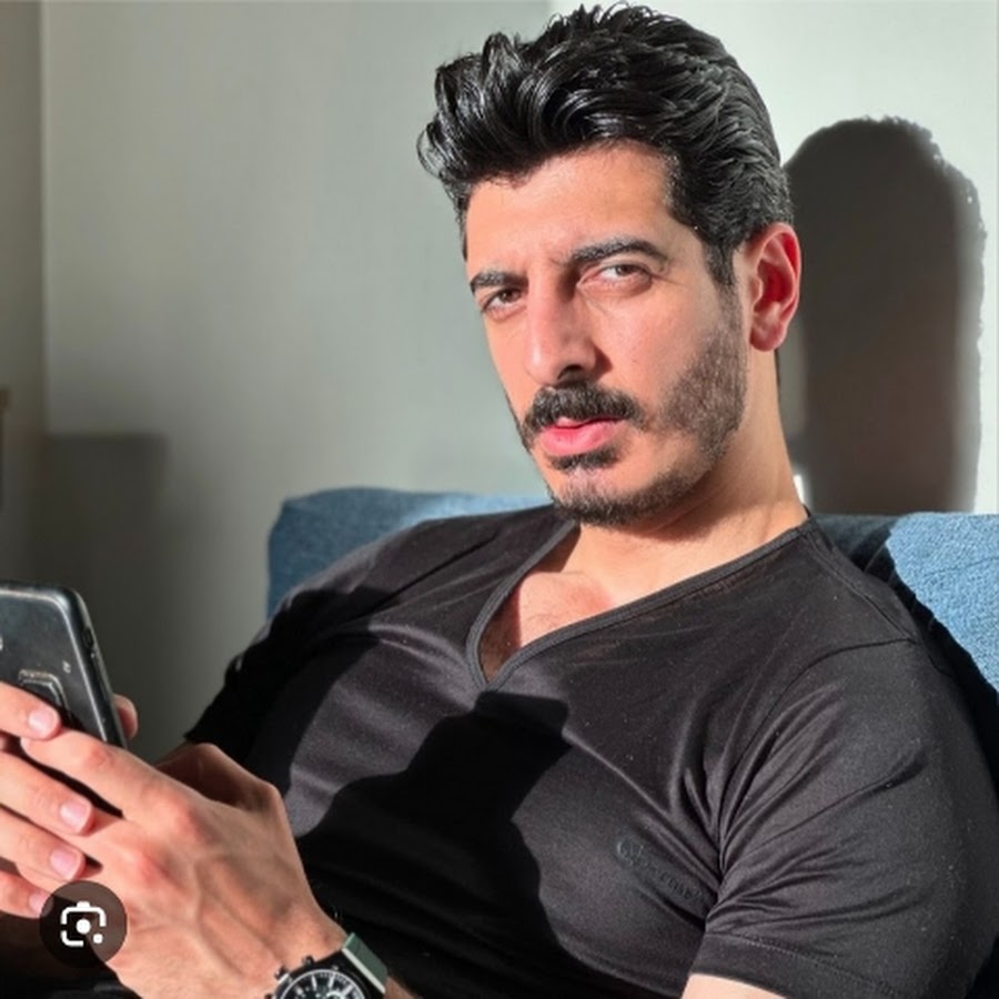 بلاغ للنائب العام ضد التيك توكر شاكر ومداهم بسبب محتوى "خادش" وعلاقات مشبوهة